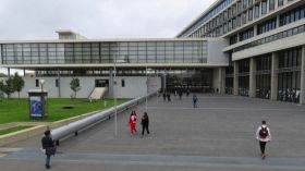 جامعة فرنسية تسعى لمراقبة طلابها المسلمين!