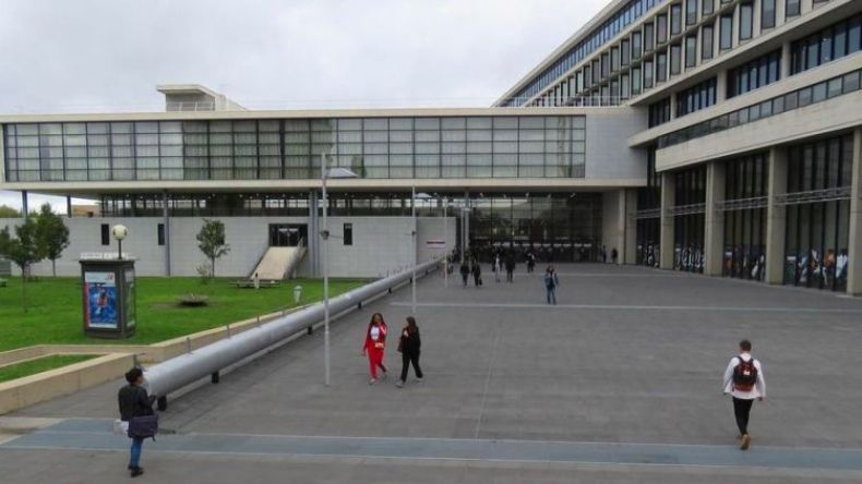 جامعة فرنسية تسعى لمراقبة طلابها المسلمين!