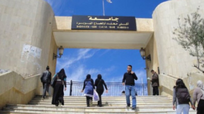 الطلبة الراسبون في الماستر بجامعة البويرة يغلقون الإدارة