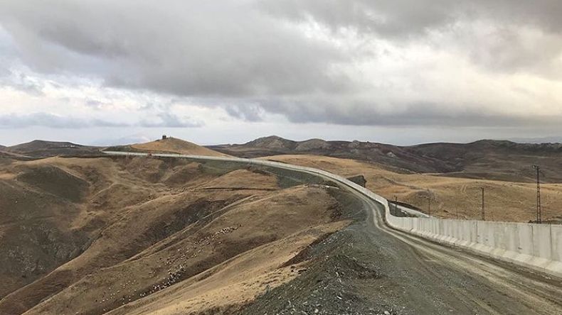 تركيا تنهي بناء جدار أمني على حدودها مع سوريا