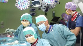 مرضى جراحة الأعصاب يموتون بسبب تأخر نتائج التحاليل والعلاج الإشعاعي