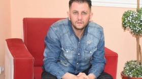 هذا ما وصلني بعد مشهد بكائي على والدتي