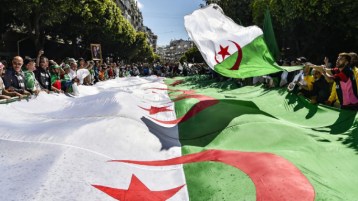 الجزائريون يصنعون التاريخ