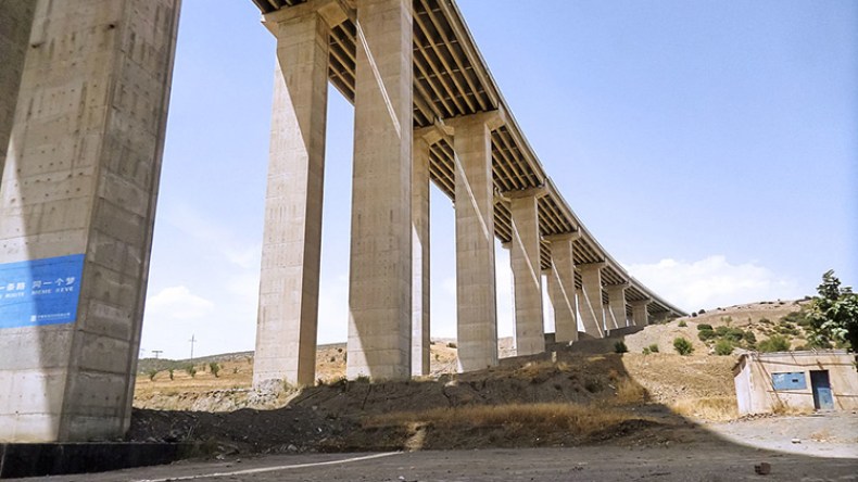 الشروع في إنجاز المرحلة النهائية لبناء جسر معدني بواد عطلي