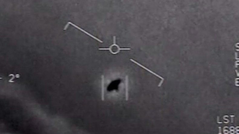 شاهد.. البنتاغون ينشر فيديوهات لأجسام طائرة مجهولة