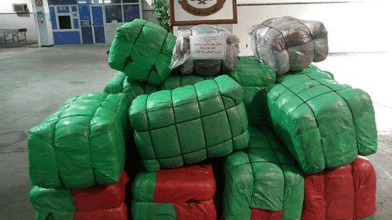 الجمارك تحجز 14 قنطار من الملابس المستعملة قادمة من إسبانيا