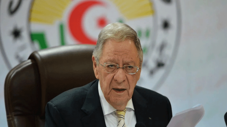 “معركة” بالهراوات والكراسي بين المنتخبين على كرسي السيناتور