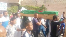 تشييع جنازة ”عيسى زبير” في جو مهيب