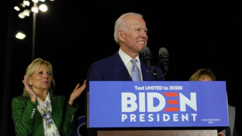 انتصار بايدن في “الثلاثاء الكبير” يشعل المنافسة مع ساندرز