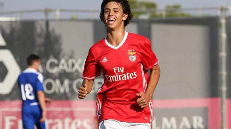 تشيلسي يقدم عرضا مغريا لضم فيليكس من بنفيكا