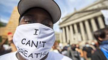 العنصرية تطل برأسها