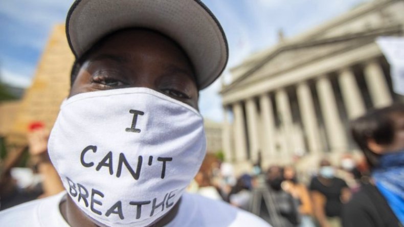 العنصرية تطل برأسها