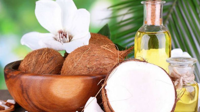 فوائد سحرية لخليط زيت جوز الهند مع عصير الليمون على شعرك