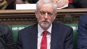 هل شتم زعيم المعارضة كوربين رئيسة الوزراء ماي؟