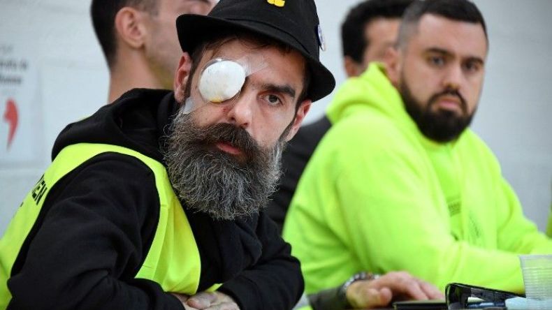 “السترات الصفراء” يتظاهرون ضد عنف الشرطة