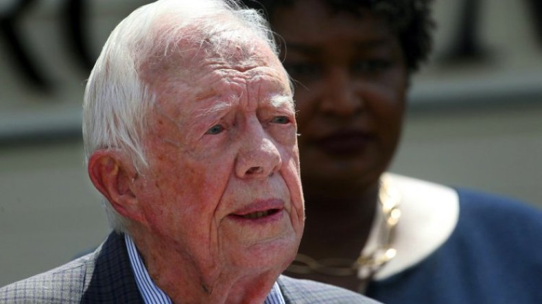 الرئيس الأمريكي السابق كارتر يخضع لجراحة