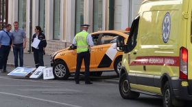 بالفيديو.. سيارة تصدم حشداً في موسكو