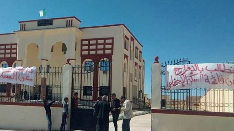 احتجاج للمطالبة بالإفراج عن السكن وتوزيع الكهرباء الفلاحية بحد الصحاري بالجلفة