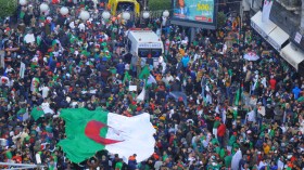 أركان السلطة تتداعى