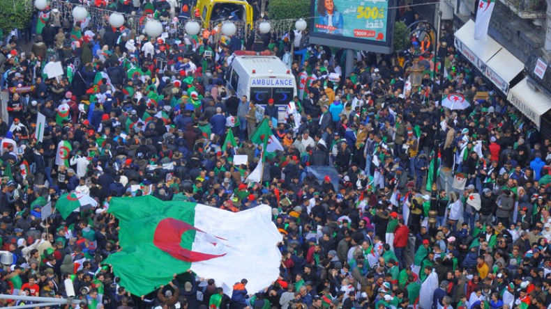 أركان السلطة تتداعى