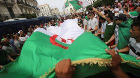 وزارة الإتصال تعلن منع قناة “M6” من النشاط بالجزائر