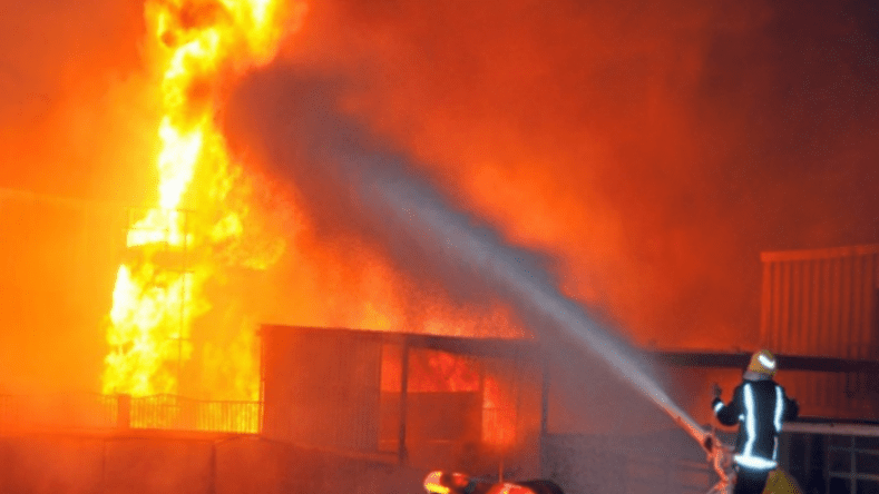 حريق هائل يشب بكنيسة الأنبا بولا بالقاهرة