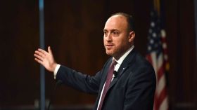 أمريكا تلغي تأشيرات عائلة سفير فلسطين