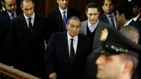 سويسرا ترفع التجميد عن أموال حسني مبارك