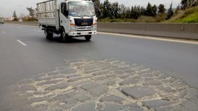 “حفر الموت” تلغم الطريق السيار!