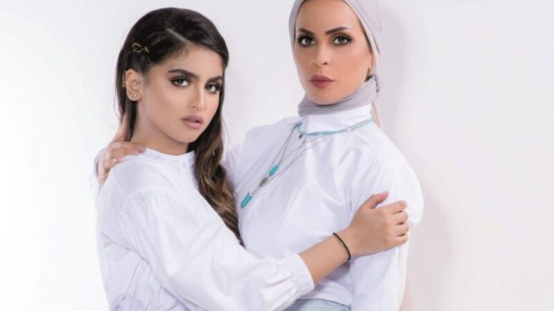 حلا الترك تخرج عن صمتها: أحب أمي وسنّي لا يسمح لي بمقاضاتها!