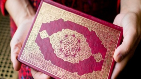 أزواج يدفعون زوجاتهم لأداء حلف اليمين!