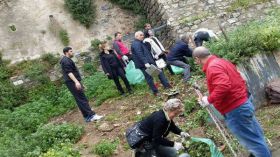 شبح الكوليرا يخرج الجنس اللطيف للمشاركة في حملة التنظيف