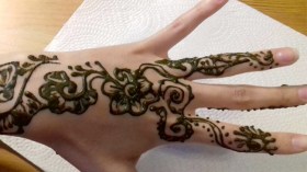 احذروا.. حناء خطيرة “تحرق” النساء