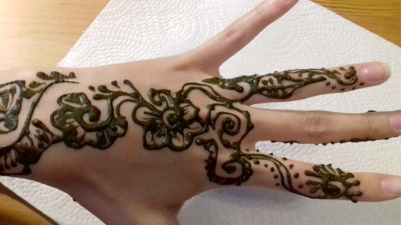 احذروا.. حناء خطيرة “تحرق” النساء
