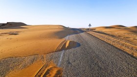 حوادث مرورية مميتة بسبب الرمال في طريق البيض أدرار