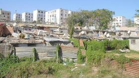 “لا نريد المسؤولين في الحي إذا متنا ردما أو غرقا”