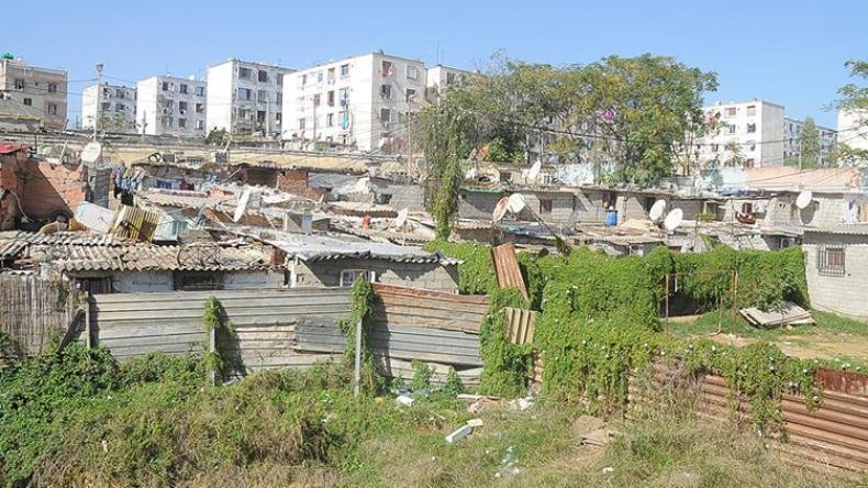 “لا نريد المسؤولين في الحي إذا متنا ردما أو غرقا”