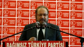 وفاة زعيم حزب تركي معارض بكورونا