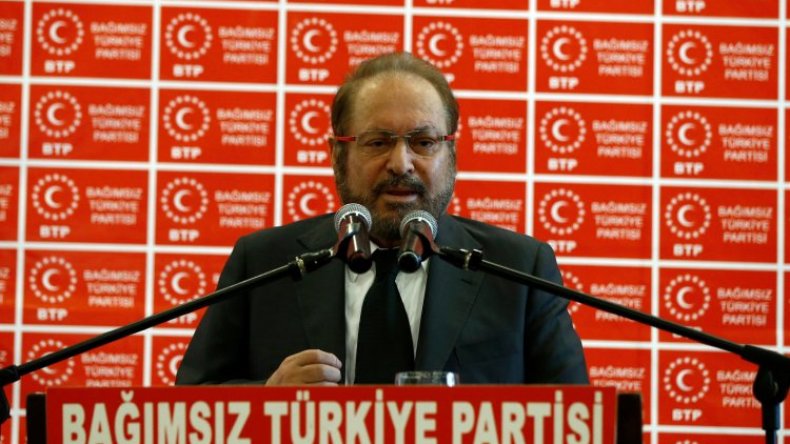 وفاة زعيم حزب تركي معارض بكورونا