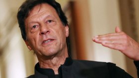 عمران خان يحذر من “مذبحة” ضد المسلمين في كشمير