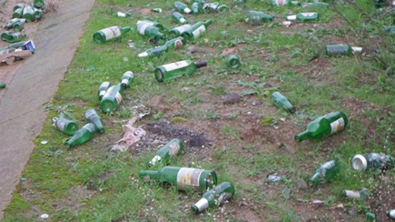 شوارع خنشلة تغرق في قارورات الخمر وساحات لعب تحولت إلى حانات