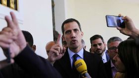 المغرب تعلن تأييدها لغوايدو.. لماذا؟