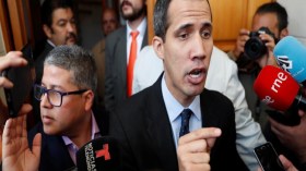 منع غوايدو من السفر وتجميد أرصدته وأمريكا تتوعد