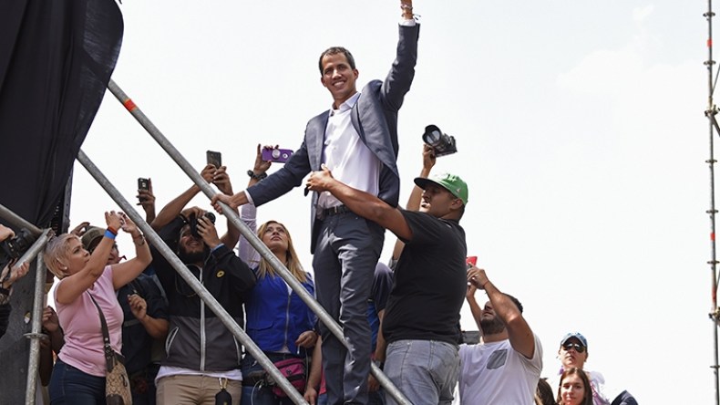 اعترافات أوروبية بغوايدو رئيساً مؤقتاً لفنزويلا