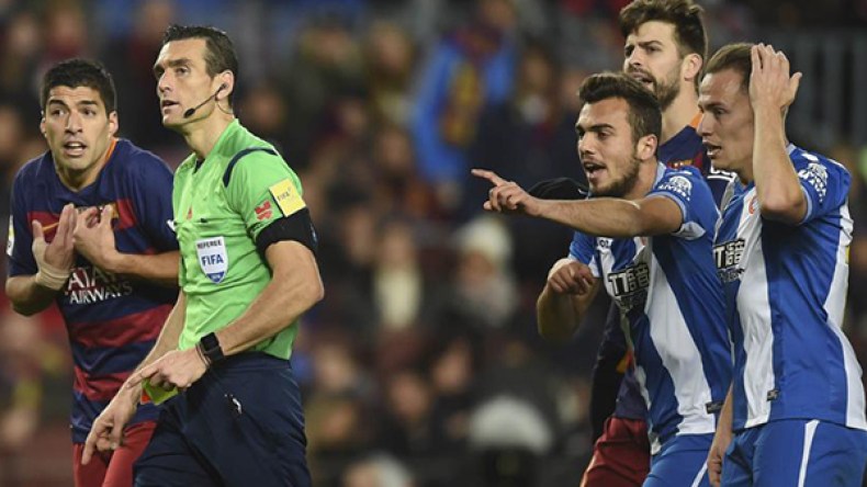 ثلاثي إسباني لتحكيم مواجهة الجزائر والسعودية