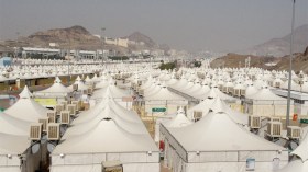 حجاج المجاملة يتقاسمون لأول مرة خيم منى مع النظاميين