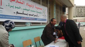 أولياء التلاميذ المنتقلين الجدد إلى متوسطة محمد خيضر بالبويرة يحتجون