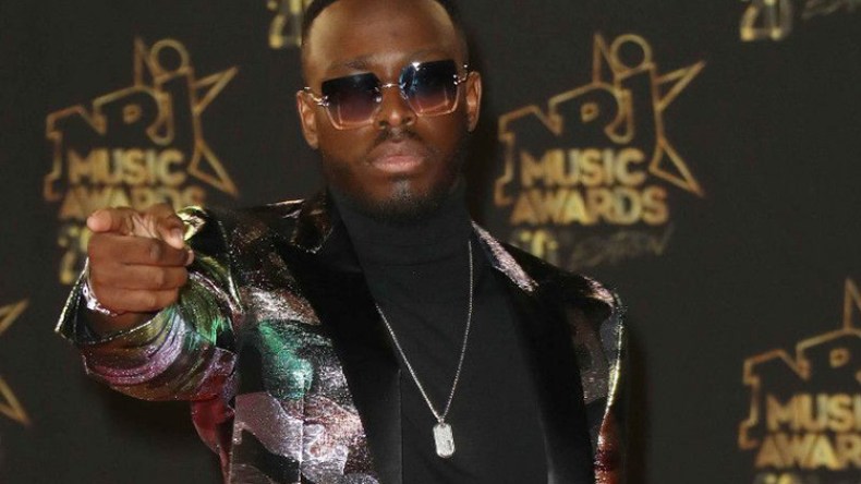 مغني البوب الفرنسي “دادجو” يؤجل حفله بالجزائر