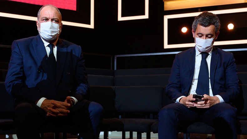 قانون فرنسي يمنع المسلمين من تعليم أطفالهم في المنازل