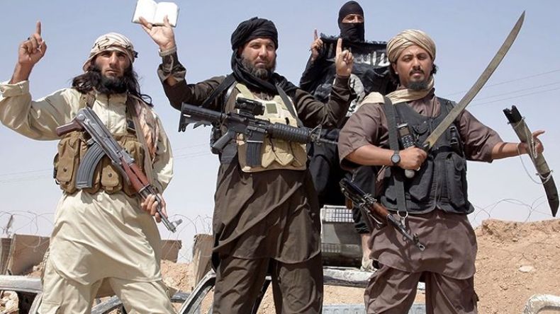 النظام السوري ينقل المئات من “داعش” إلى إدلب